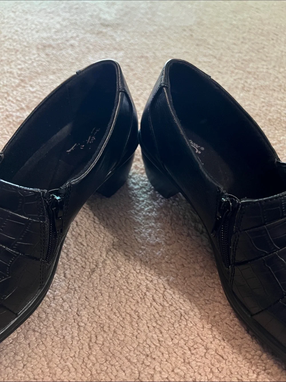 easy street Black Crocodile Pattern Slip-On Clog loafers size 9.5